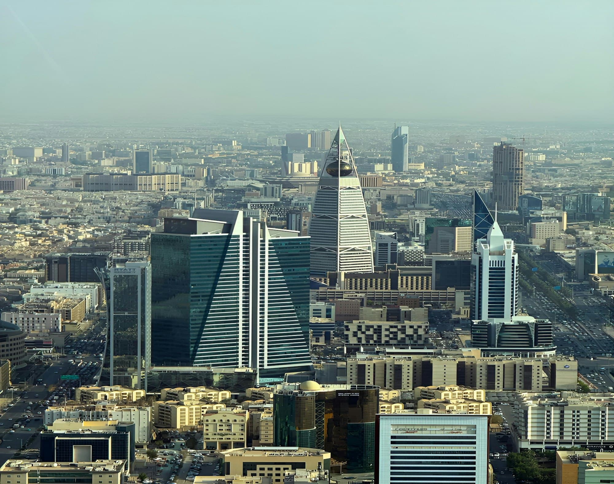 Vue aérienne de Riyad et de la tour Kingdom Centre